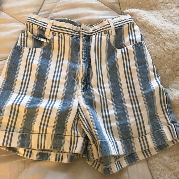skoozi Pants - Skoozi Striped shorts high waisted - size 9